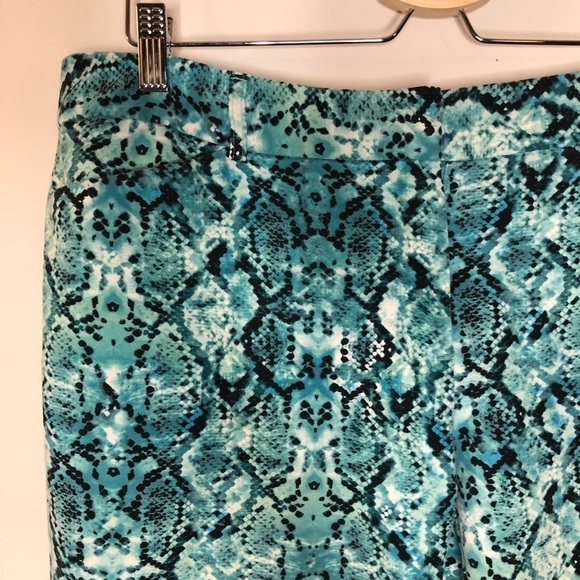 Liz Claiborne teal snake print cropped pants - Picture 6 of 14